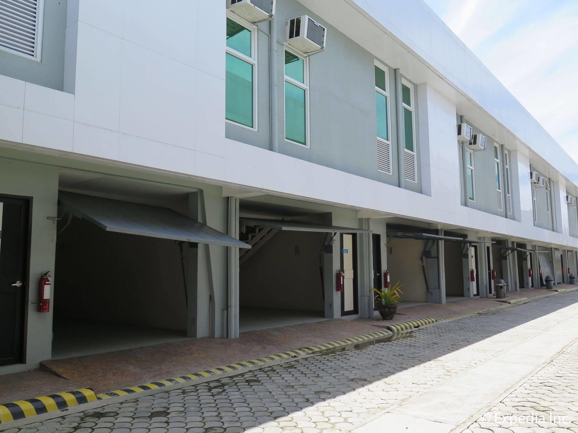 The Lucky 9 Budget Hotel Tagum Exteriör bild
