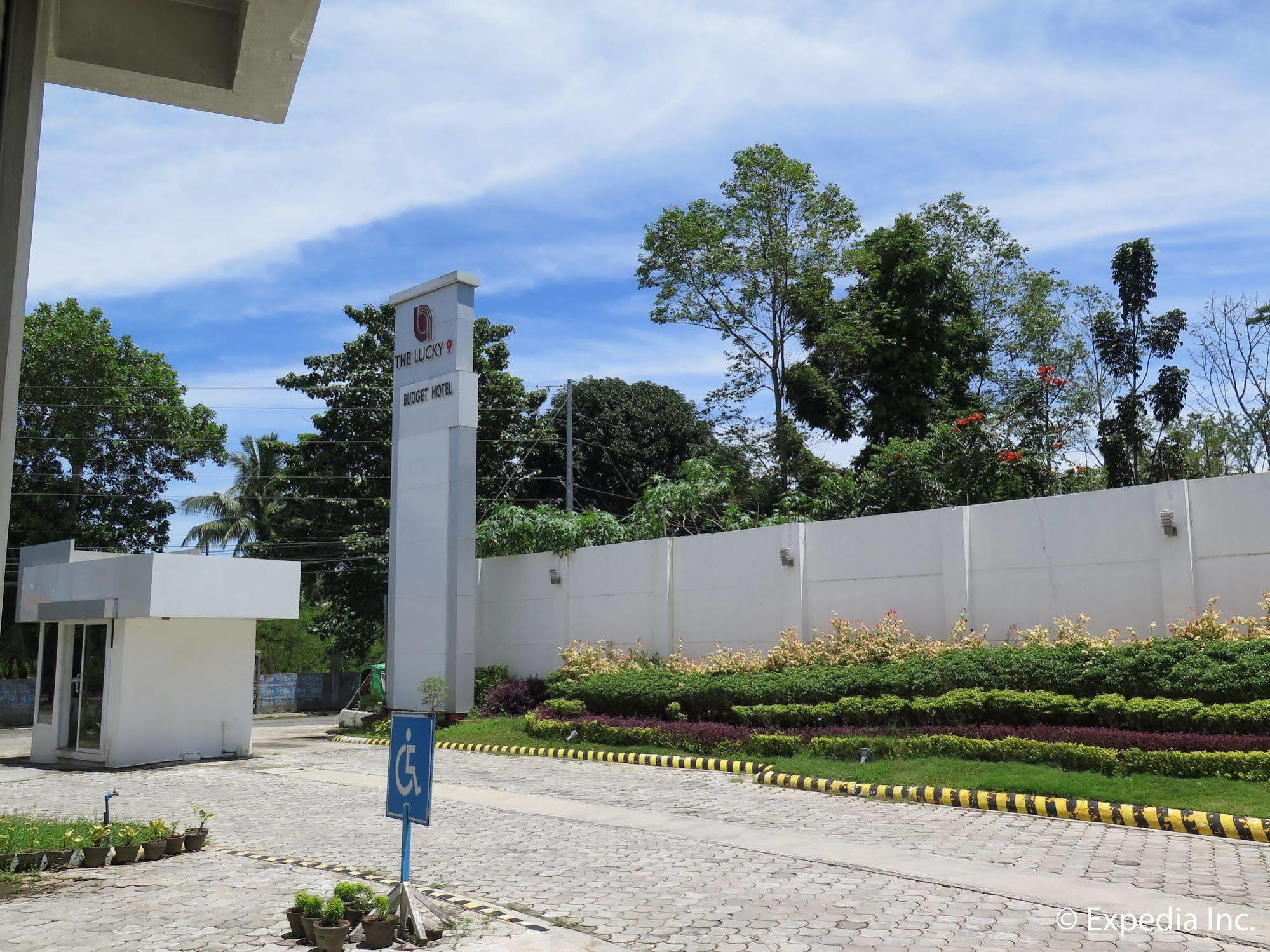 The Lucky 9 Budget Hotel Tagum Exteriör bild