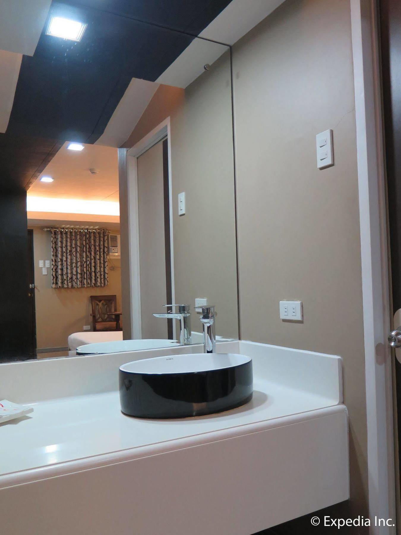 The Lucky 9 Budget Hotel Tagum Exteriör bild