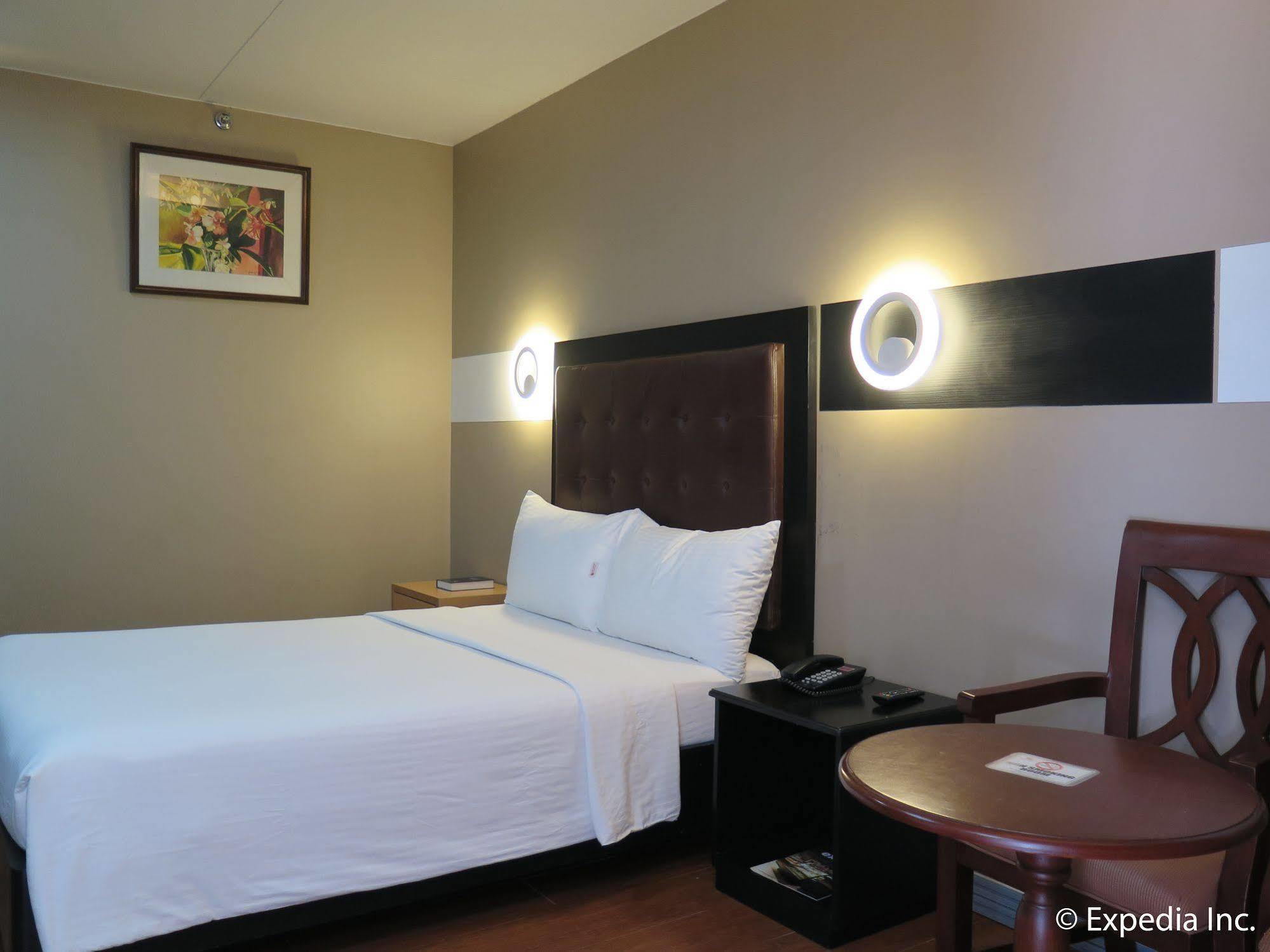 The Lucky 9 Budget Hotel Tagum Exteriör bild