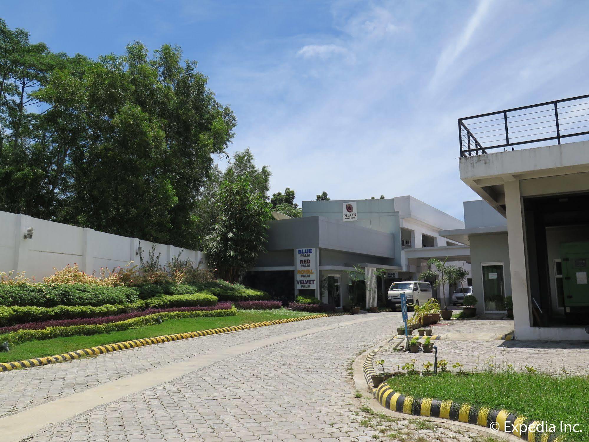 The Lucky 9 Budget Hotel Tagum Exteriör bild